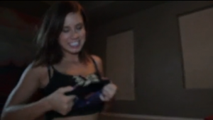 Chloé Lamb se fait remplir la chatte - Creampie vaginal